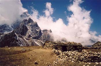 KhumbuYakherderHut