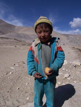 TibetanBoyAtGyatsoLaPass